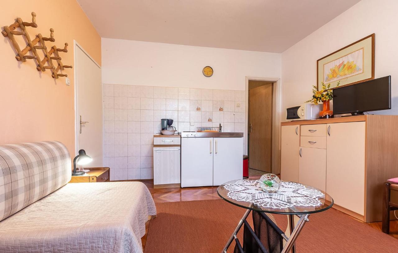 Irena Apartment Porec Exterior photo