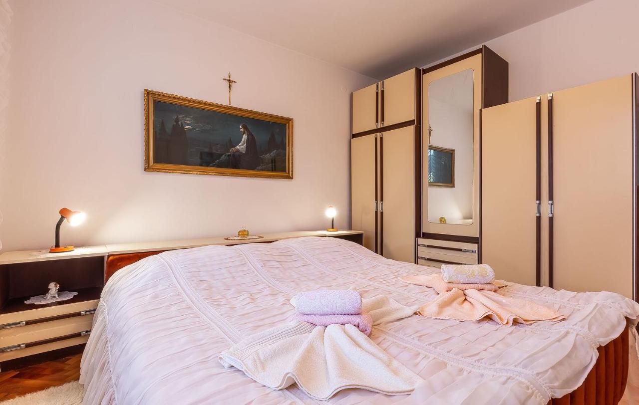 Irena Apartment Porec Exterior photo