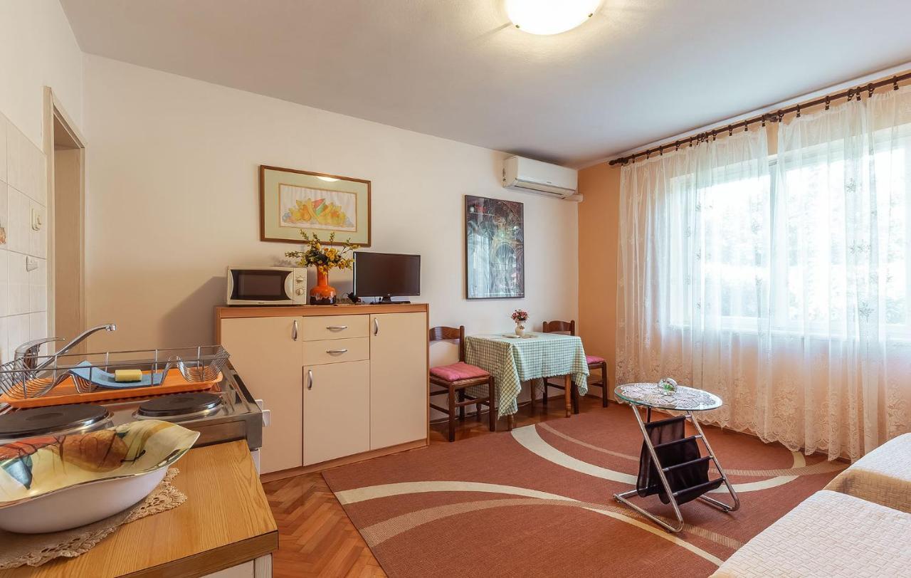 Irena Apartment Porec Exterior photo